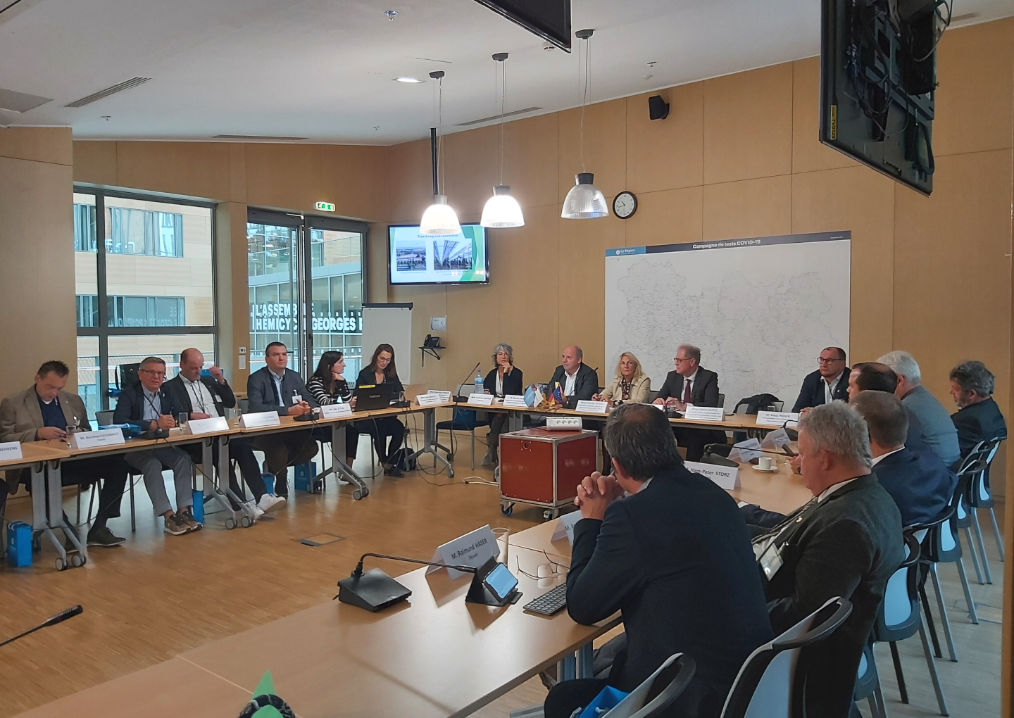 Échanges entre la délégation et Patricia Picard - © Région Auvergne-Rhône-Alpes Échanges entre la délégation et Patricia Picard