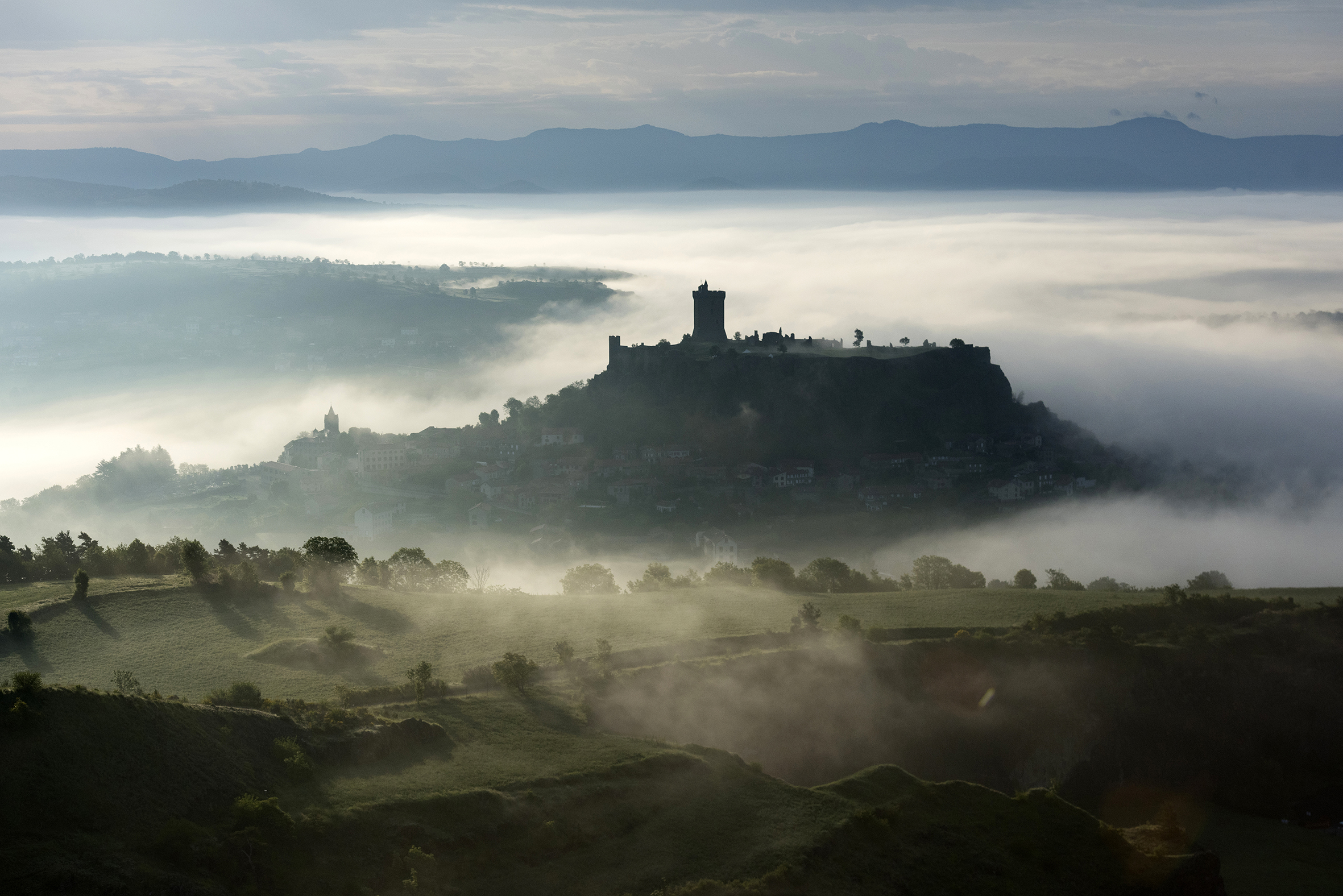 Vue aérienne de Polignac - © Michel Pérès Vue aérienne de Polignac (Haute-Loire)