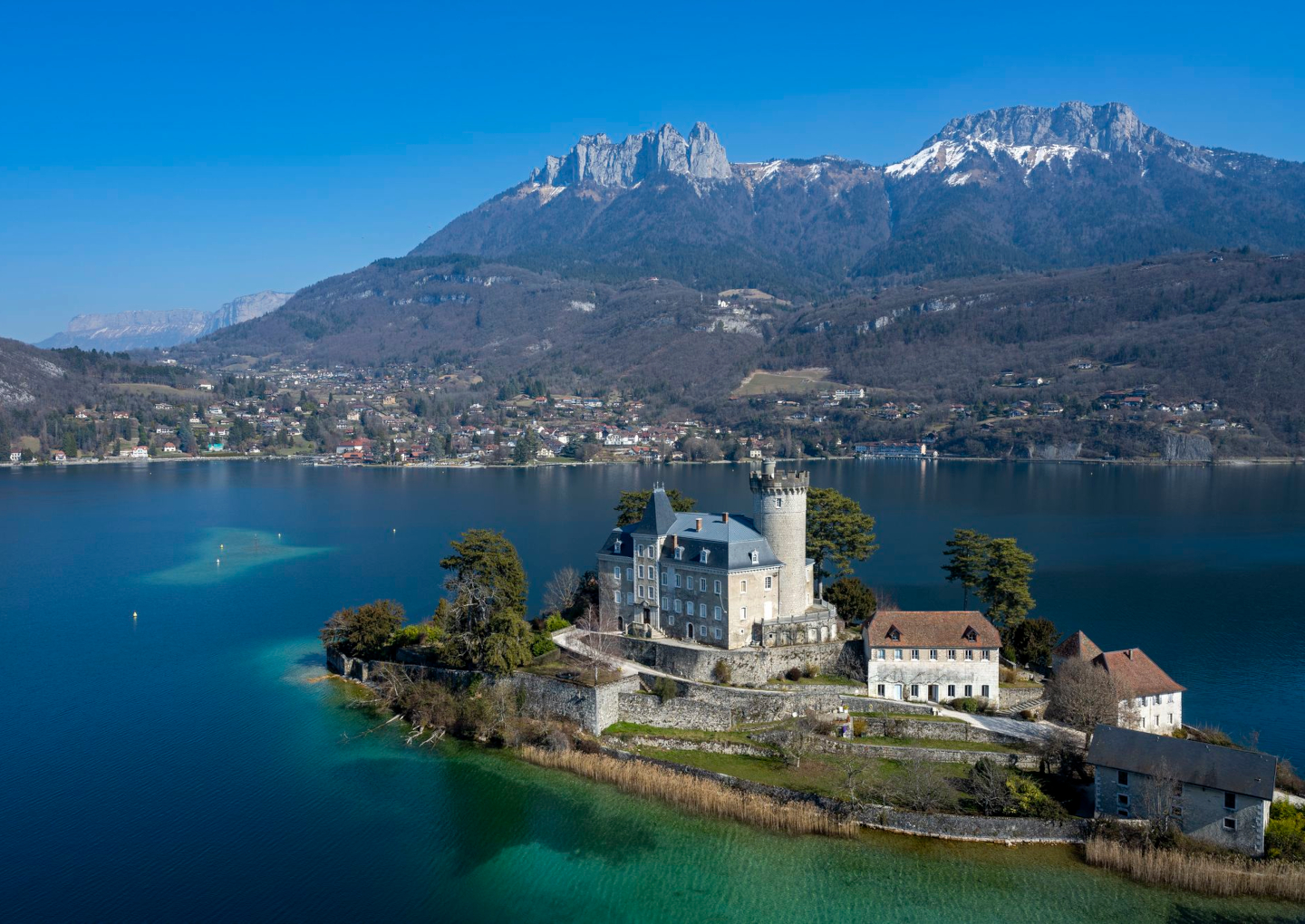 Château de Châteauvieux ou de Ruphy, sur le lac d'Annecy à Duingt (Haute-Savoie) - © Michel Pérès Château de Châteauvieux ou de Ruphy, sur le lac d'Annecy à Duingt (Haute-Savoie)