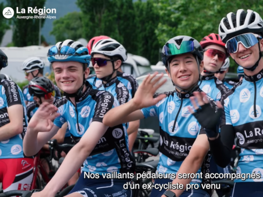 Preview image for the video "Seconde étape des jeunes du Critérium du Dauphiné, entre La Chambre et le Col de la Croix de Fer".
