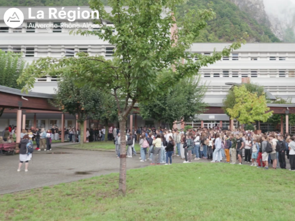 Preview image for the video "Fabrice Pannekoucke en visite dans les lycées à l'occasion de la rentrée".