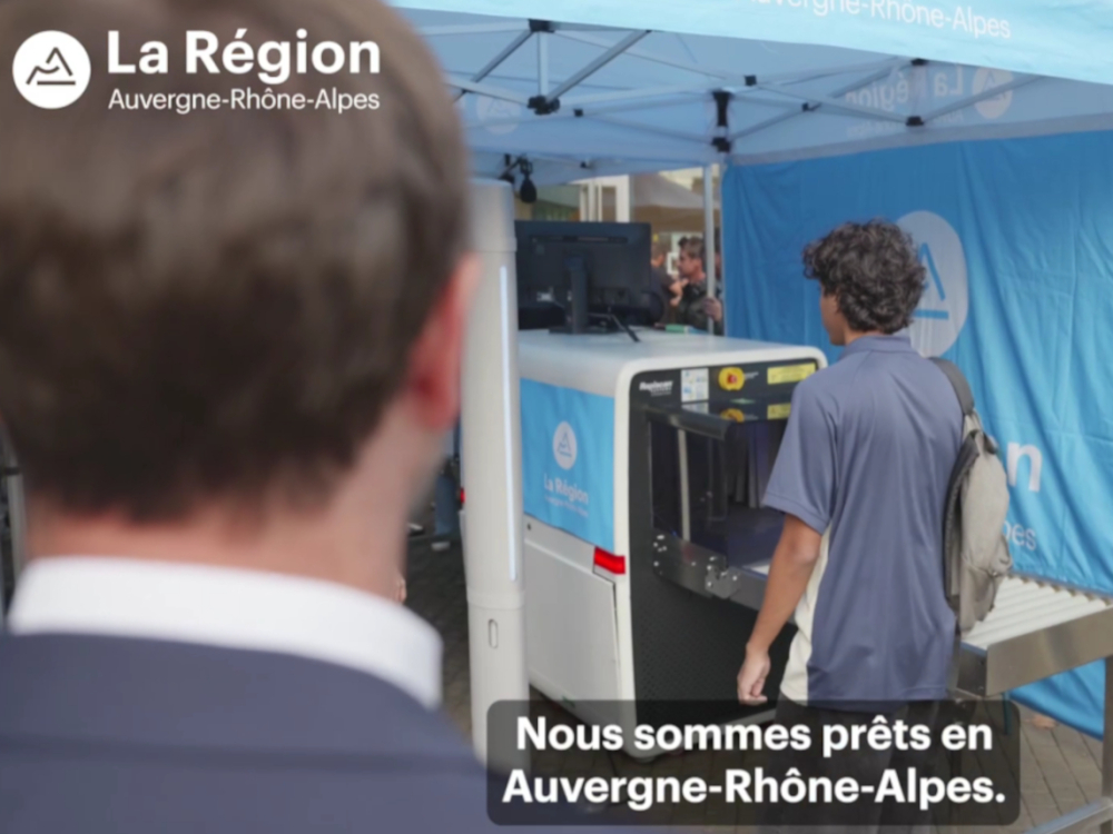 Preview image for the video "Démonstration d'un scanner millimétrique au lycée Charles-Mérieux".