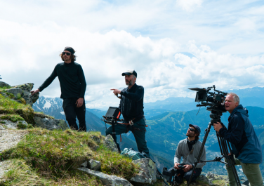 Thomas Salvador sur le tournage de La Montagne - © Claire Nicol / Christmas in July, Auvergne-Rhône-Alpes Cinéma 2021 Thomas Salvador sur le tournage de La Montagne