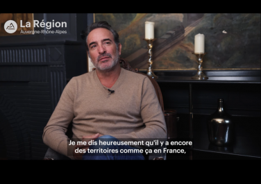 Preview image for the video "Jean Dujardin : "J'ai toujours eu envie de partir, d'avoir une aventure intérieure"".