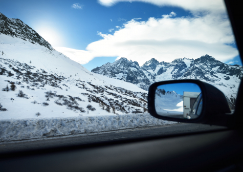 Voiture dans la neige - © 123RF Voiture dans la neige