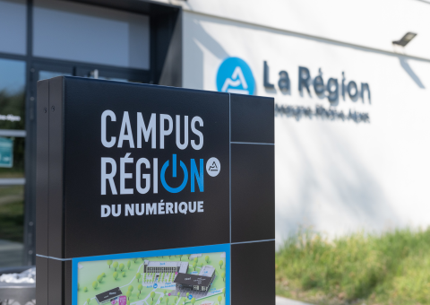 Façade du Campus Région du Numérique