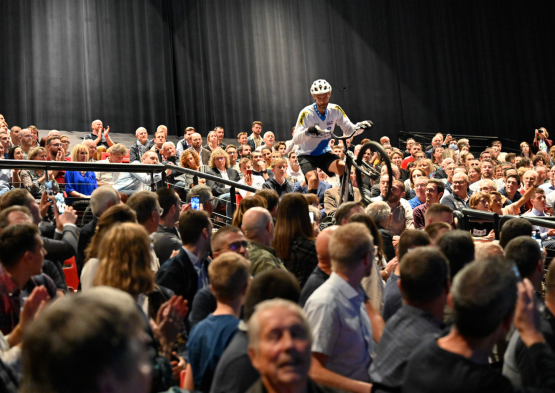 Démonstrations de vélo dans la foule