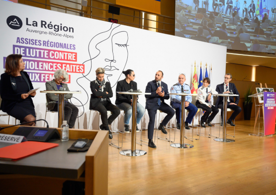 Renaud Pfeffer animait la deuxième table ronde : « Quels dispositifs doivent être mis en œuvre pour mieux protéger les femmes victimes de violences ?