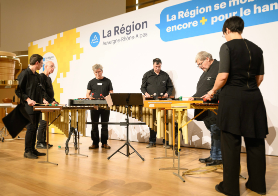 Forum Extraordinaire 2025-12