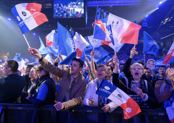 Grand Retour délégation + drapeau Albertville 5