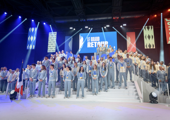 Grand Retour délégation + drapeau Albertville 15