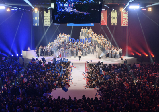 Grand Retour délégation + drapeau Albertville 17