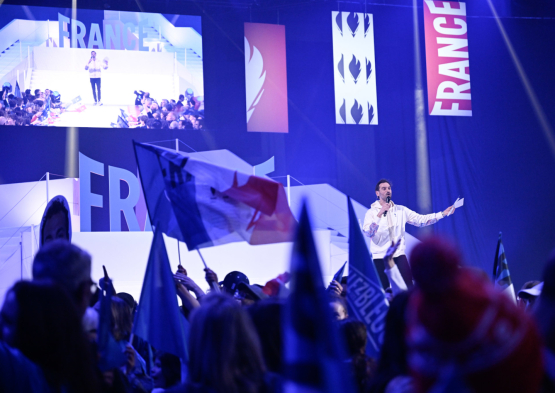 Grand Retour délégation + drapeau Albertville 19