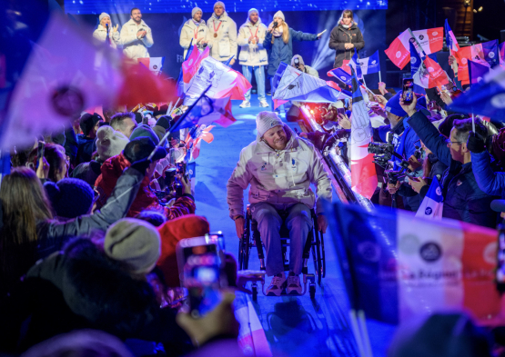 Grand Retour délégation para + drapeau Chamrousse 18