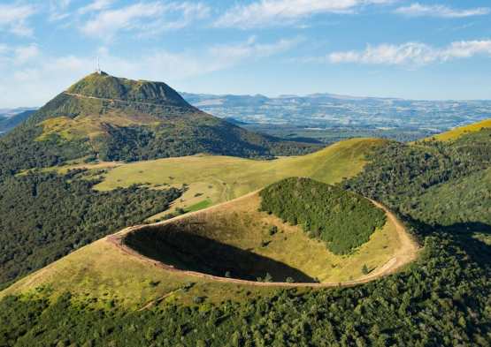 Chaine des Puys : le Puy Pariou et le Puy de Dôme (63)