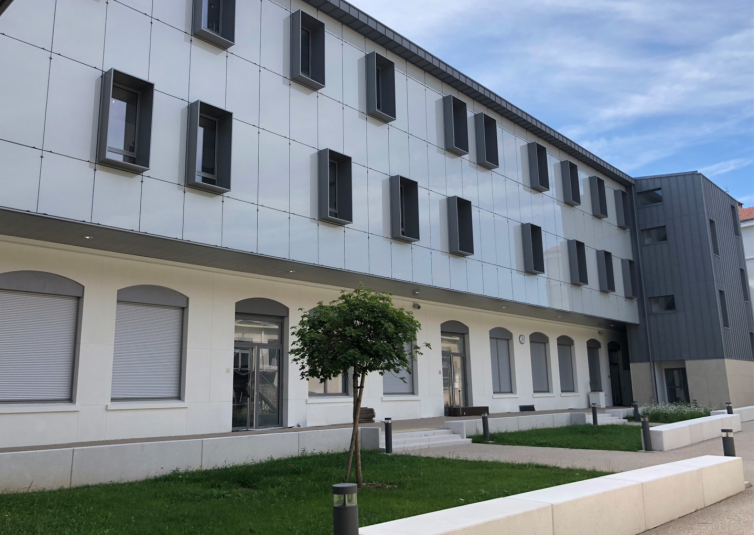 Le lycée récemment rénové Paul-Painlevé