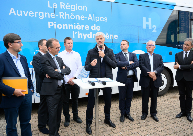 Présentation du premier autocar hydrogène de technologie française