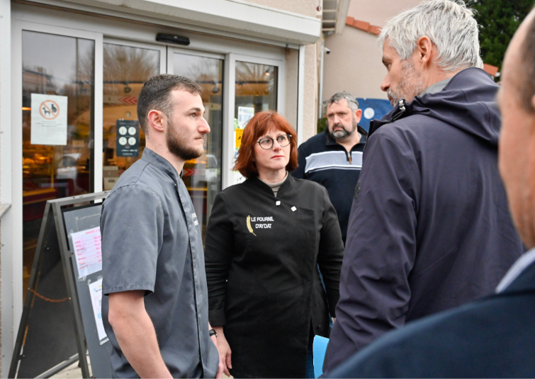 Laurent Wauquiez en déplacement au Fournil d'Aydat, une boulangerie du Puy-de-Dôme - © Charles Pietri Laurent Wauquiez en déplacement au Fournil d'Aydat, une boulangerie du Puy-de-Dôme