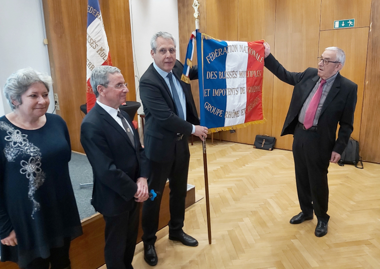 Remise de drapeau à Lyon Quartier Général Frère