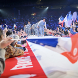 Grand Retour délégation + drapeau Albertville 8