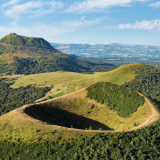 Chaine des Puys : le Puy Pariou et le Puy de Dôme (63)
